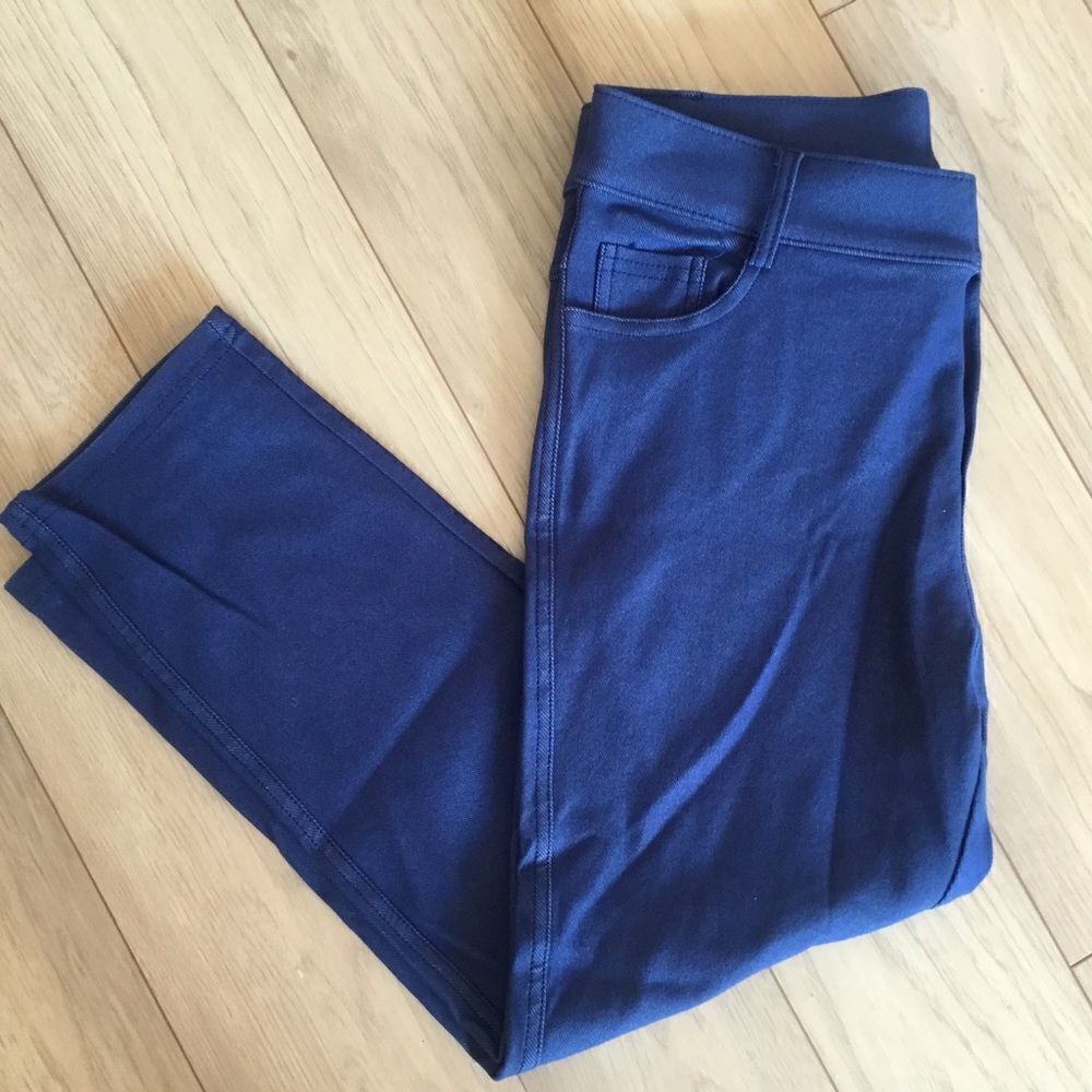 NWT.  Yelete Brand Women’s Size M  Leggings